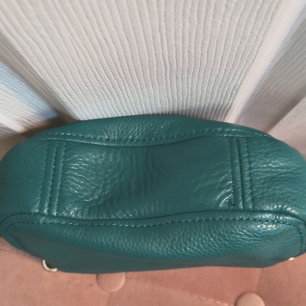 Michael Kors Bedford Flap Crossbody Bag - Picture 4 of 11